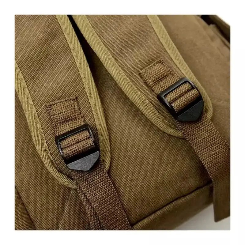 Sangles de sac à dos en toile marron avec boucles en plastique noir et réglages webbing