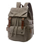 Sac à dos en toile taupe avec sangles et boucles en cuir marron, style casual homme