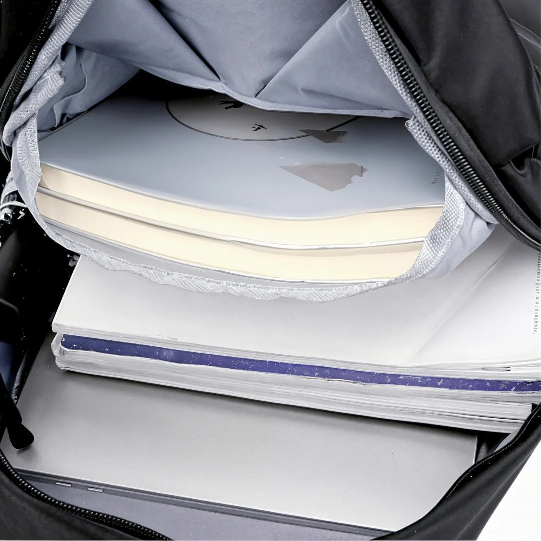 Sac à dos pour ados collégien noir rempli de livres et ordinateur portable