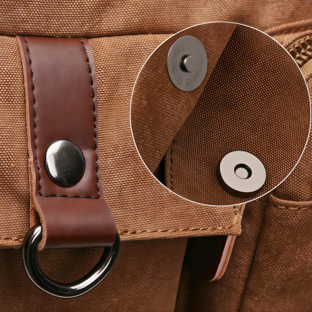 Ceinture en cuir marron avec fermoir magnétique noir et anneau métallique argenté pour cartable travail homme