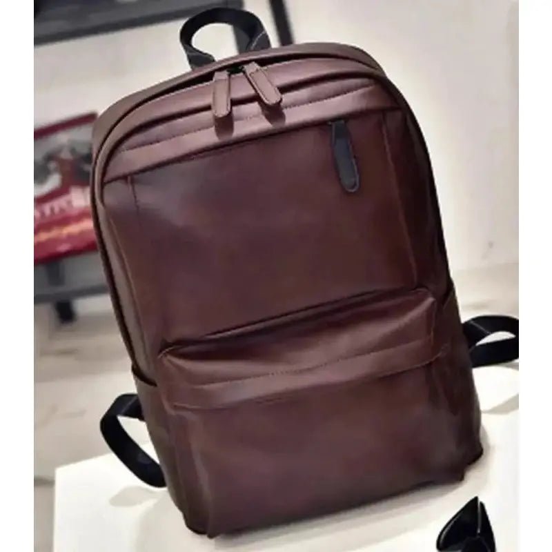Sac à dos en cuir marron avec deux compartiments zippés et poche frontale