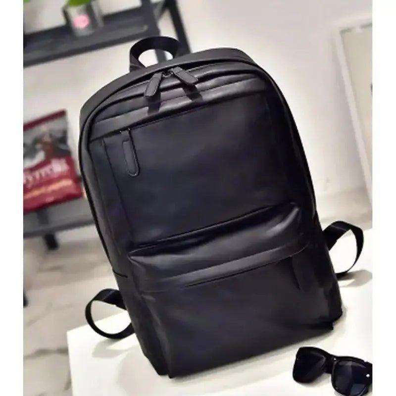Sac à dos en cuir noir avec plusieurs compartiments zippés pour un style pratique et élégant