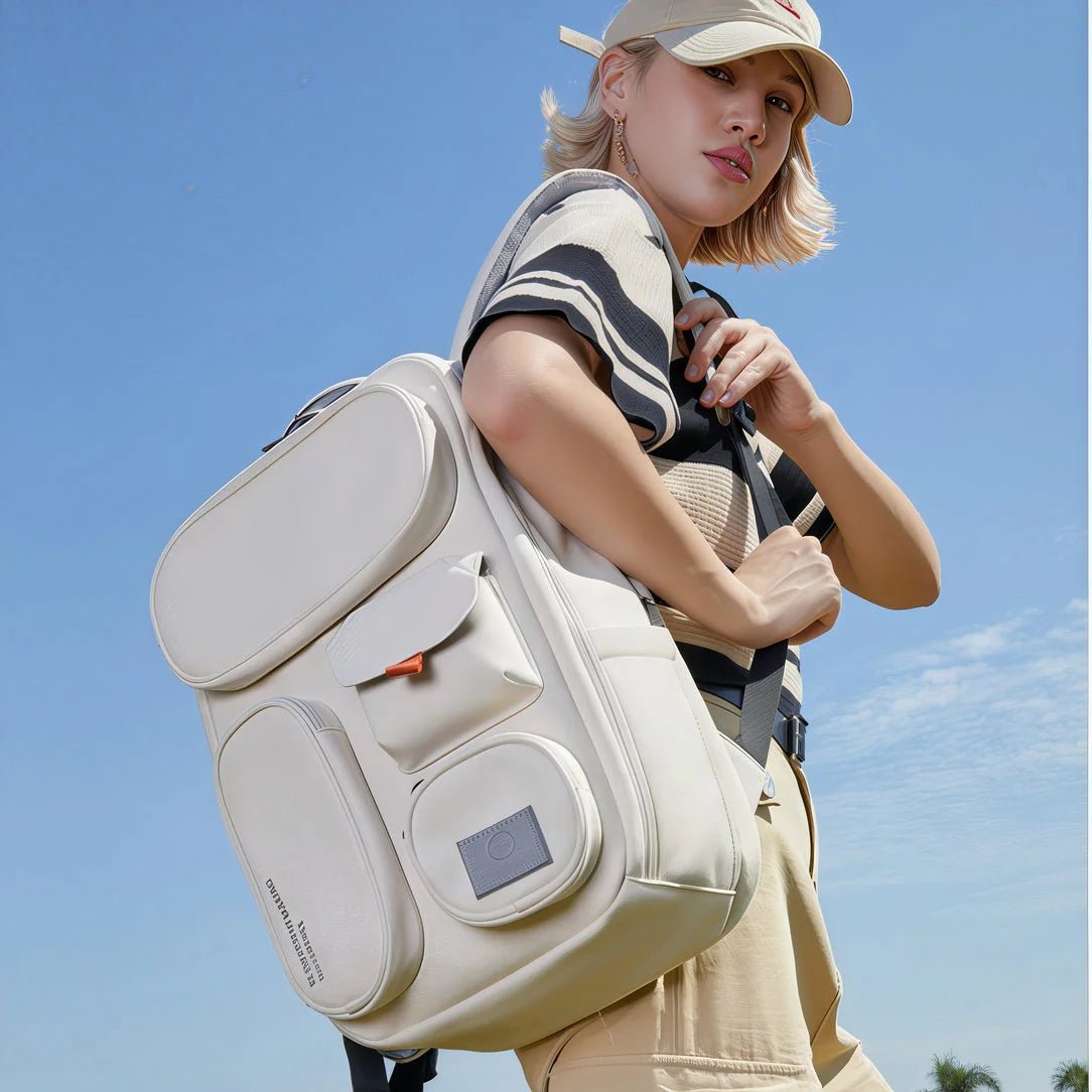 Sac à dos léger femme avec plusieurs poches extérieures design moderne et minimaliste