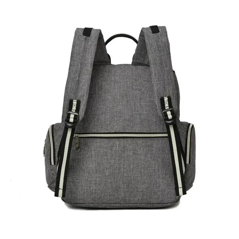 Sac à dos à langer gris en tissu avec bretelles ajustables et poche zippée arrière