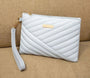 Pochette femme en cuir bleu clair avec quilting, poignée et fermeture éclair dorée