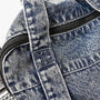 Sac à dos ado fille tendance en denim acid-wash avec zippers noirs et couture solide