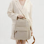 Sac à dos Amber beige matelassé avec accents en cuir marron et bretelles ajustables