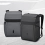 Deux sacs à dos antivol modernes sombres au design minimaliste pour le Sac à dos antivol Centaurus