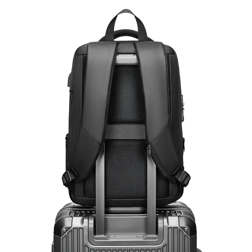 Sac à dos antivol ordinateur 16 pouces TechShield avec sangle de bagage sur une valise