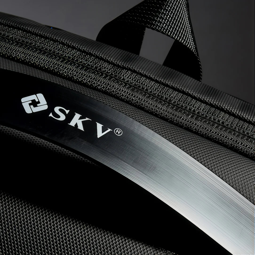 Sac à dos antivol SKV SafeGuard en cuir noir avec texture, sangle solide et accent métallique