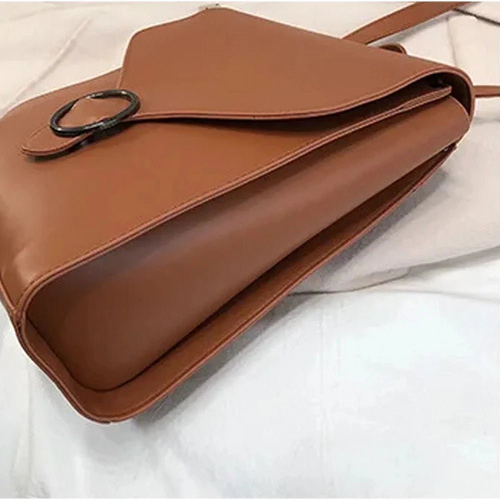 Sac à dos chic cuir avec sac en cuir marron et détail anneau noir