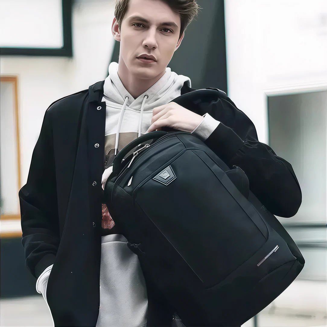 Sac à dos collège ergonomique PackWorld en tissu noir avec emblème géométrique et bande argentée