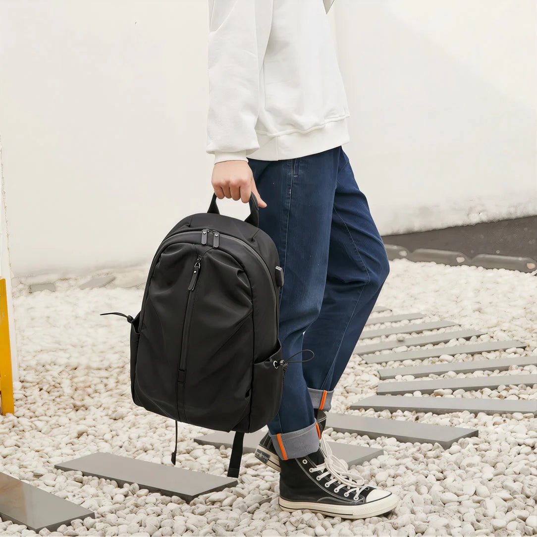Sac à dos collège MoovePack noir avec plusieurs compartiments zippés