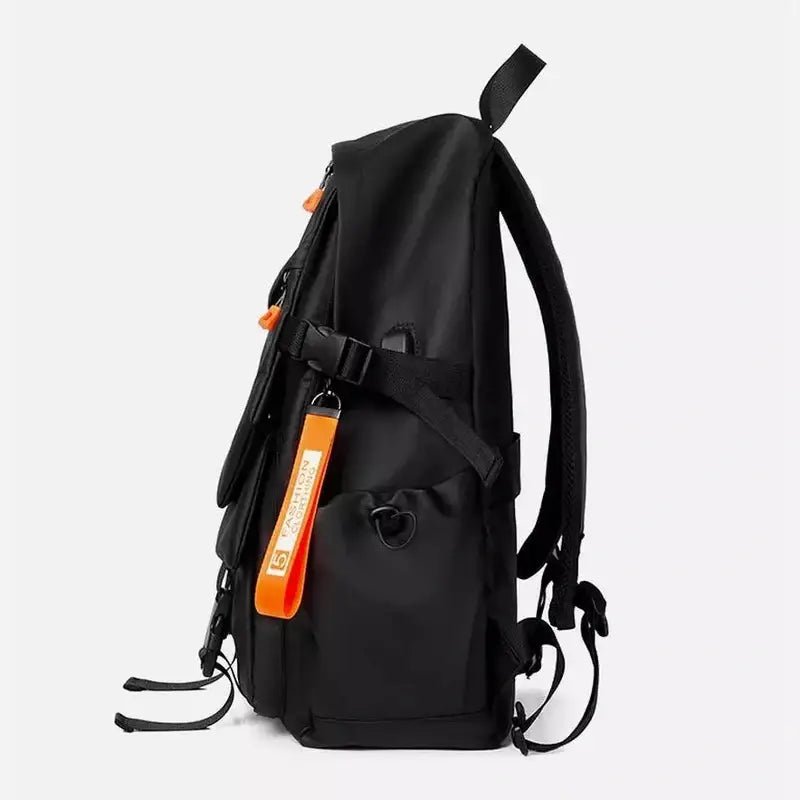 Sac à dos collège multipoches noir avec accents orange et sangle décorative