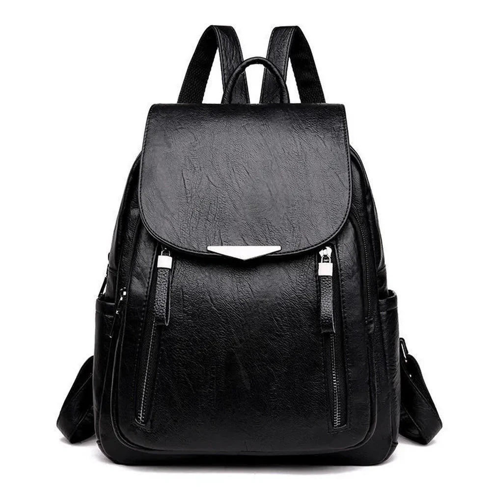 Sac à dos cuir souple avec poches zippées, hardware argenté et design élégant