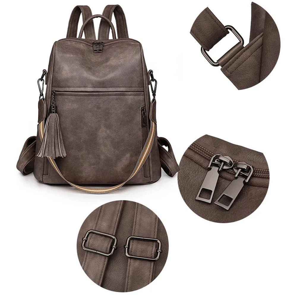 Sac à dos en cuir souple marron foncé avec bretelles ajustables et pendentif tassel
