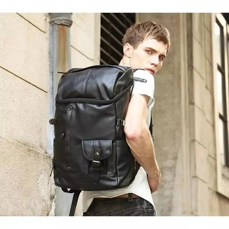 Sac à dos cuir synthétique homme noir avec multiples poches et bretelles ajustables