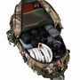Sac à dos d’airsoft 35L camouflage avec compartiment principal ouvert et équipement à l’intérieur