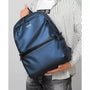 Sac à dos de classe bleu avec trim noir et deux compartiments zippés