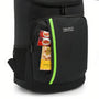 Sac à dos de marche isotherme avec bande verte et snacks dans la poche ouverte