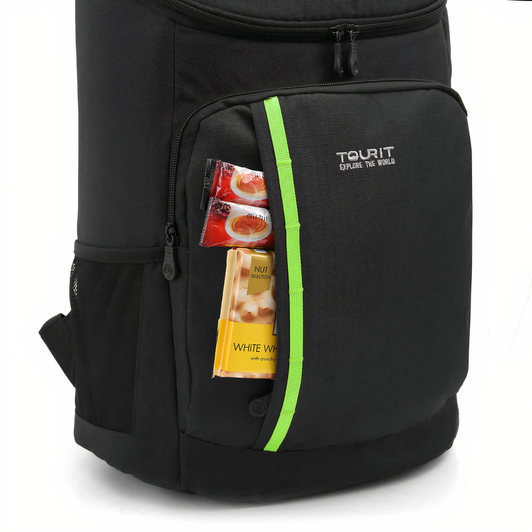 Sac à dos de marche isotherme avec bande verte et snacks dans la poche ouverte