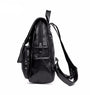Sac à dos de ville similicuir en cuir noir avec plusieurs compartiments zippés