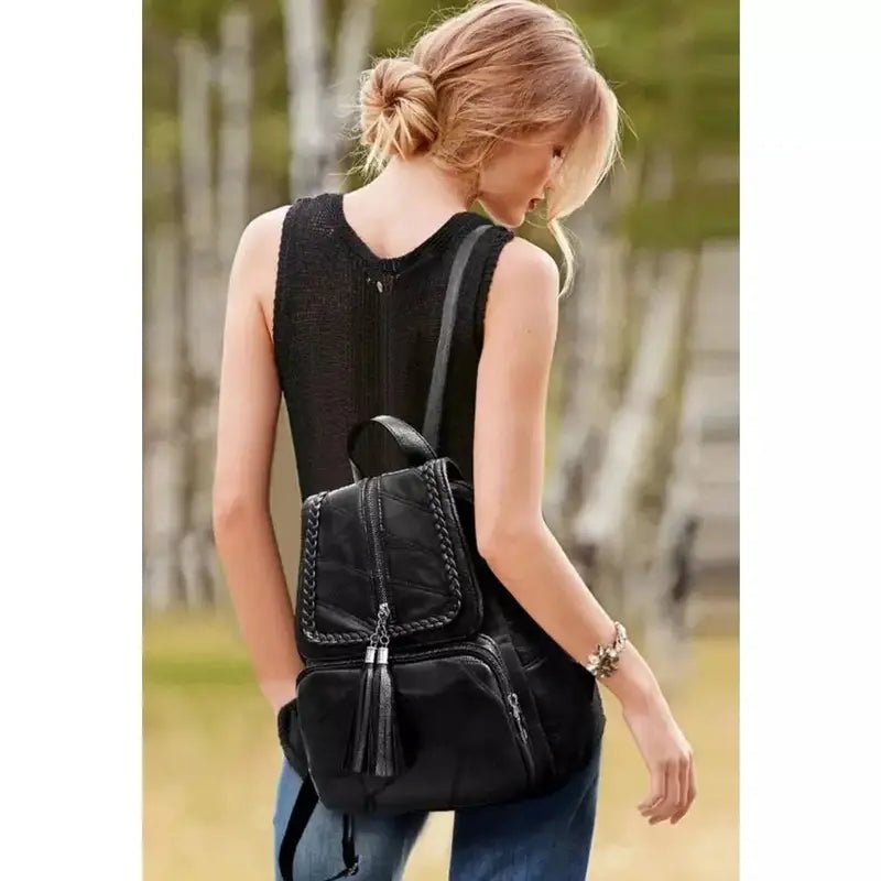 Sac à dos de ville en similicuir noir avec trim tressé et pampilles