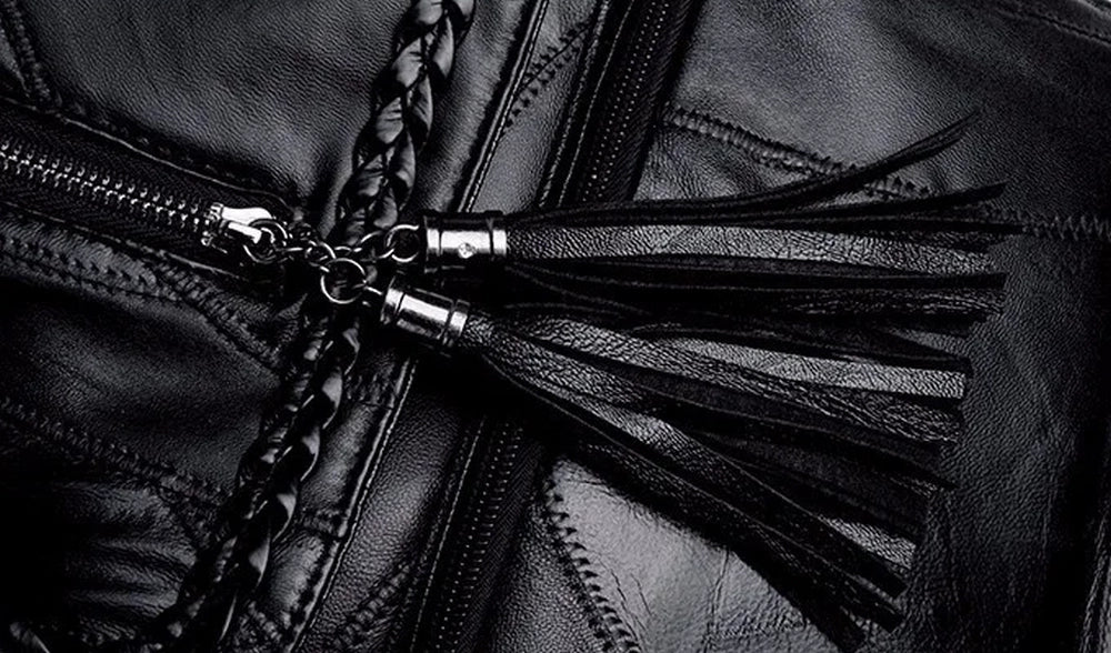 Sac à dos de ville en similicuir avec veste en cuir noir à broderies et pampilles