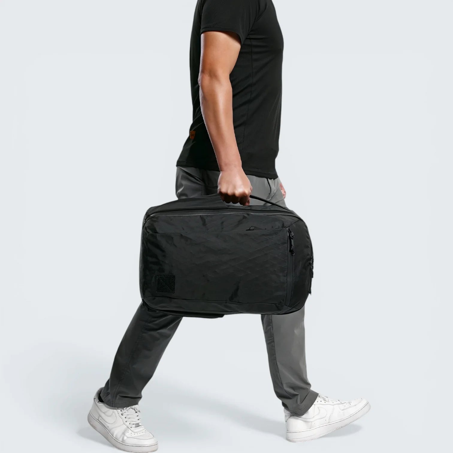 Sac à dos de voyage 26L CBT X noir minimaliste et élégant
