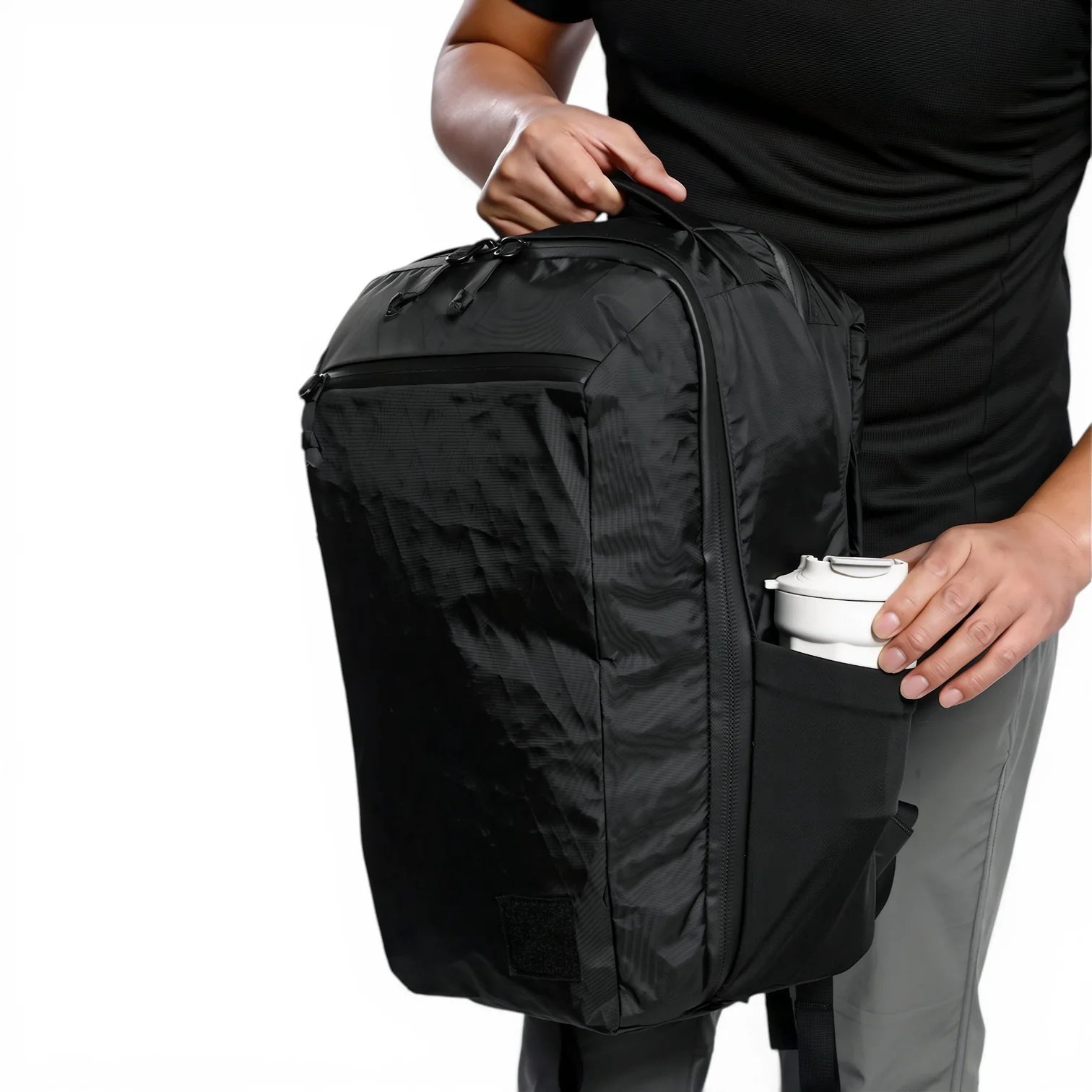 Sac à dos de voyage 26L CBT X noir en nylon, design minimaliste texturé
