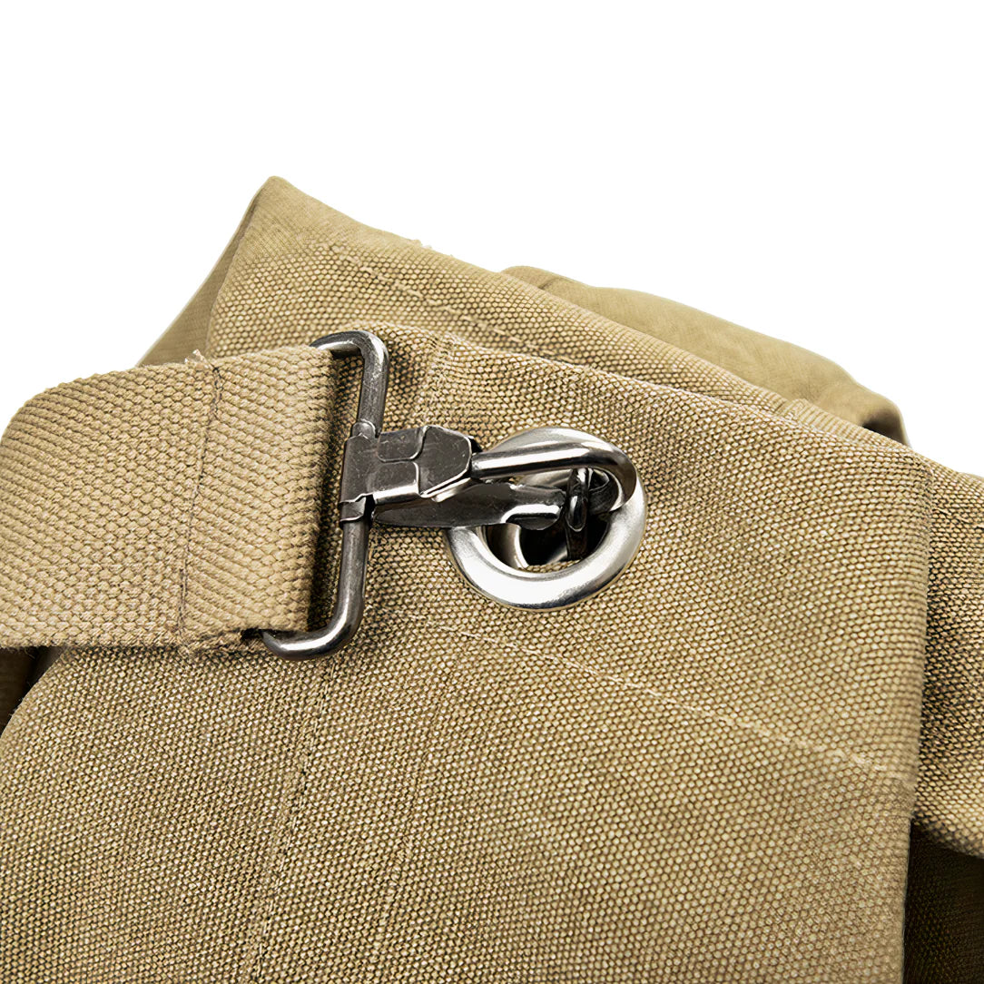 Bretelle en toile beige de sac à dos 40L avec boucle et anneau métalliques argentés
