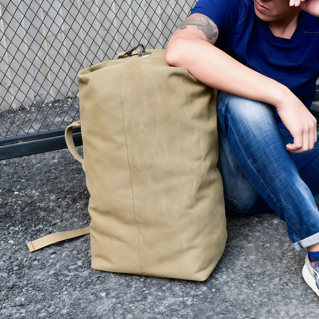 Sac à dos de voyage 40L en toile cirée beige avec anse roulée et sangle réglable