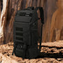 Sac à dos de voyage noir avec compartiment isotherme, webbing modulable et plusieurs poches