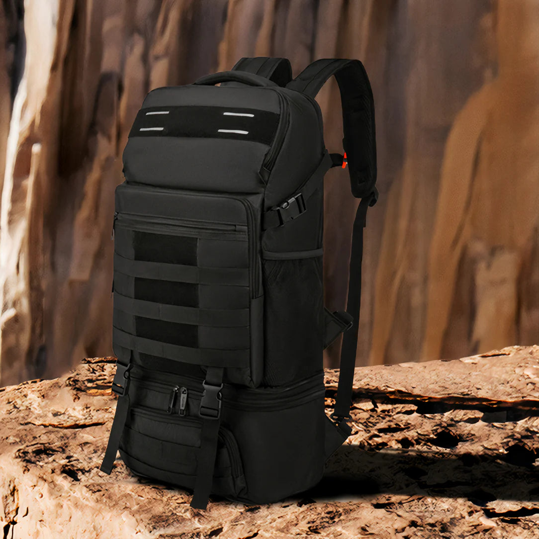 Sac à dos de voyage noir avec compartiment isotherme, webbing modulable et plusieurs poches