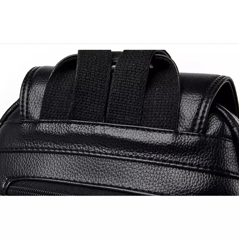 Sac à dos en cuir noir pour femme avec bandoulière ajustable et finition texturée