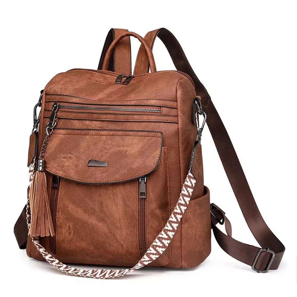 Sac à dos en cuir végétal marron avec plusieurs zippers et une bandoulière à motif