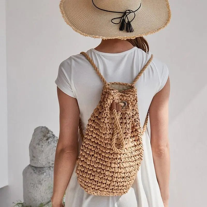 Chapeau de soleil en paille avec bande noire et pompons pour Sac à dos en paille chic