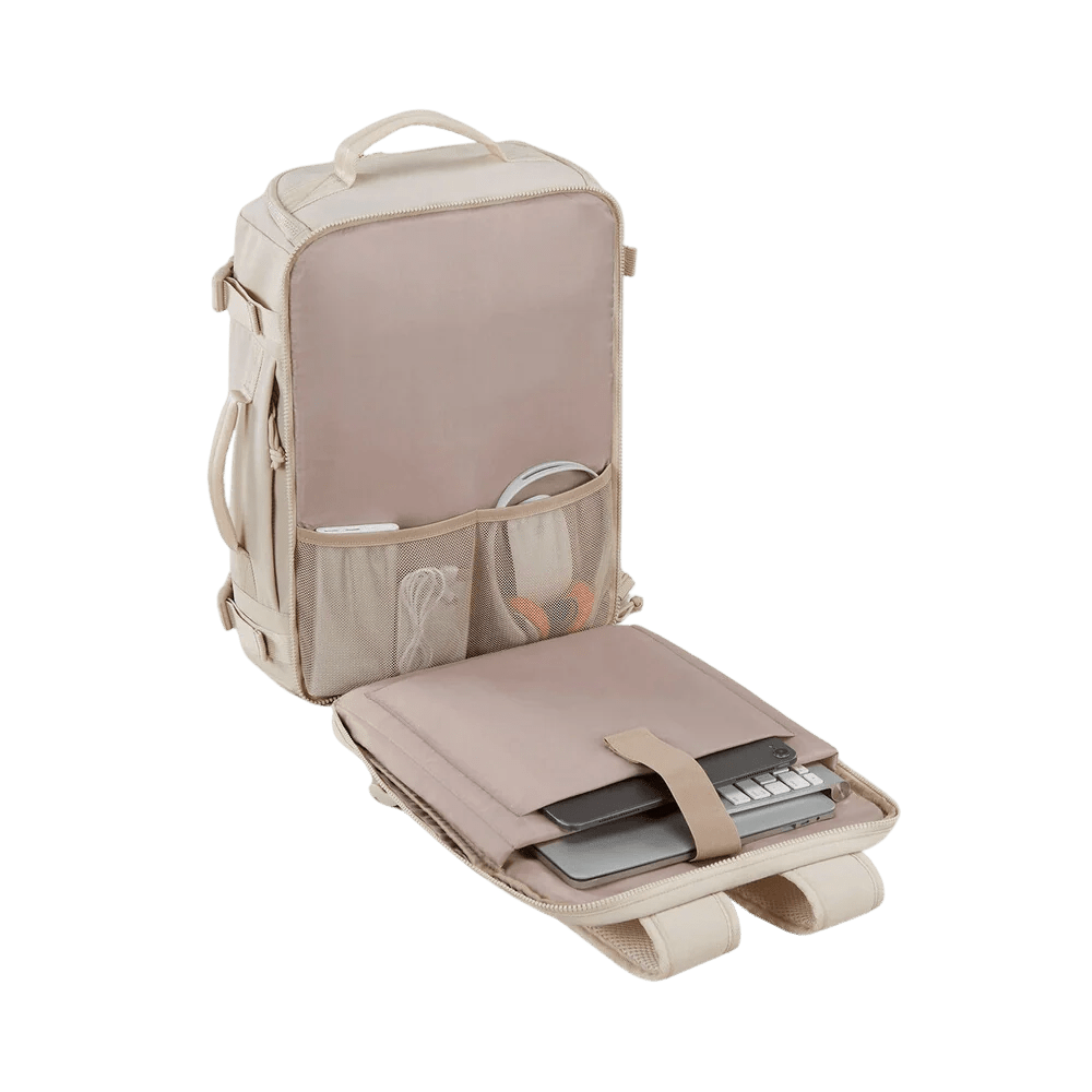 Sac à dos femme voyage cabine beige ouvert avec compartiments et housse pour ordinateur