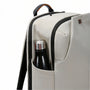 Sac à dos homme Nexar blanc avec bordure noire et accents orange, poche bouteille