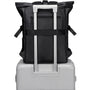Sac à dos imperméable homme Aqua Golf I avec bandoulière sur une valise en argent