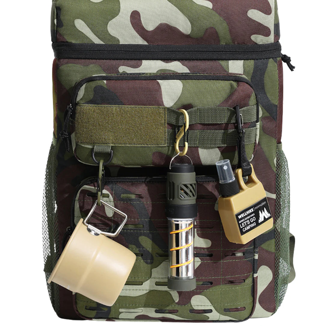 Sac à dos isotherme camouflage avec accessoires de camping attachés