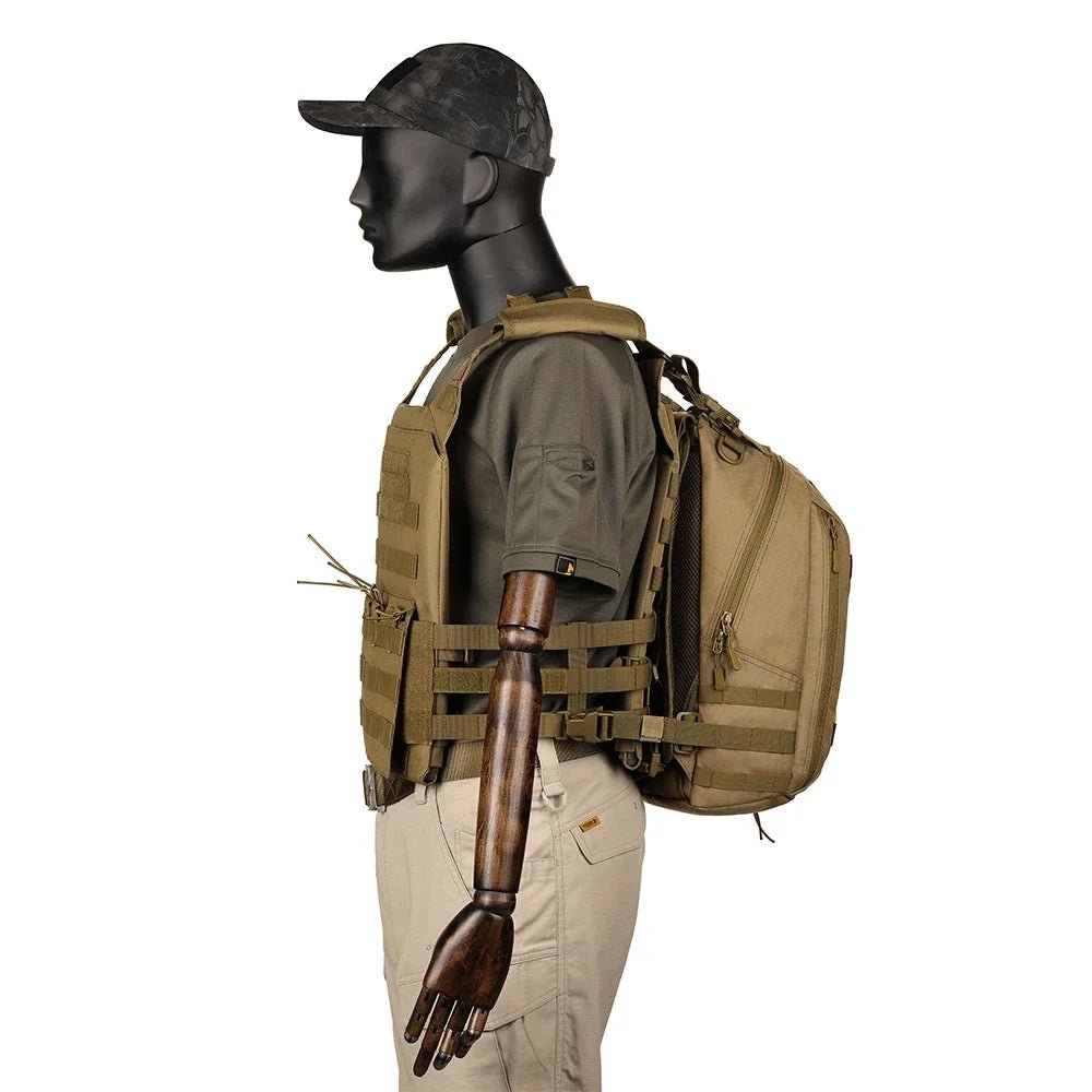 Sac à dos militaire 25L 1000D avec porte-plaques tactique sur mannequin
