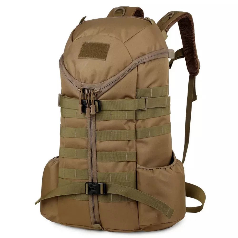 Sac à dos militaire 60L coyote brown avec sangles, boucles et poches latérales