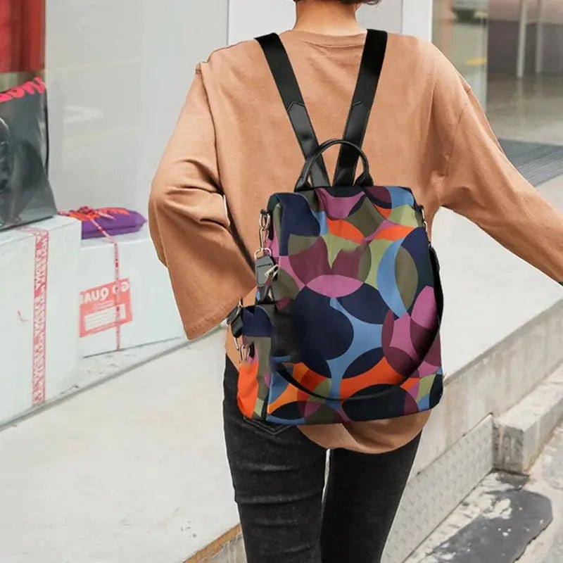 Sac à dos multicolore pour femme avec motif géométrique vibrant et bretelles noires