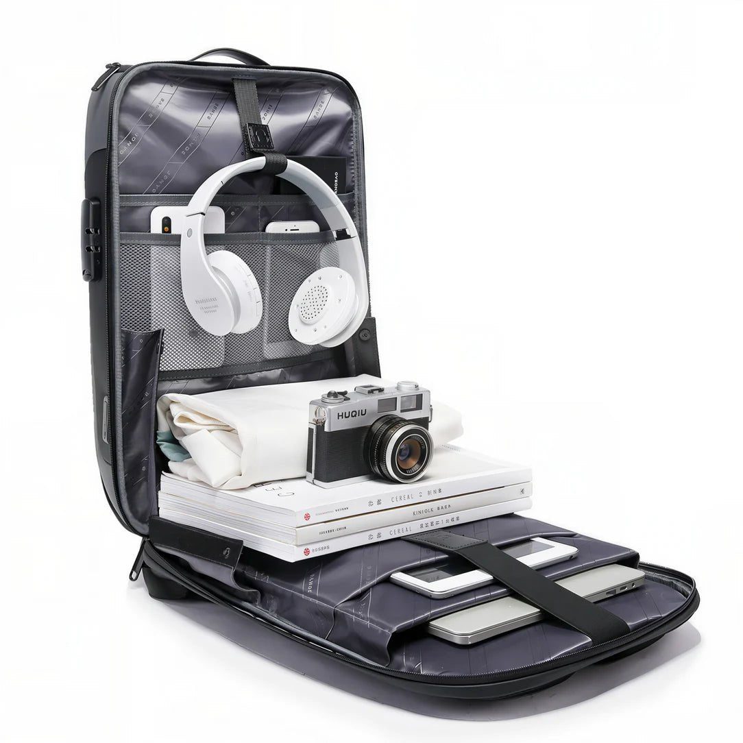 Sac à dos multipoches antivol IronPack ouvert montrant compartiments pour électronique, livres et vêtements