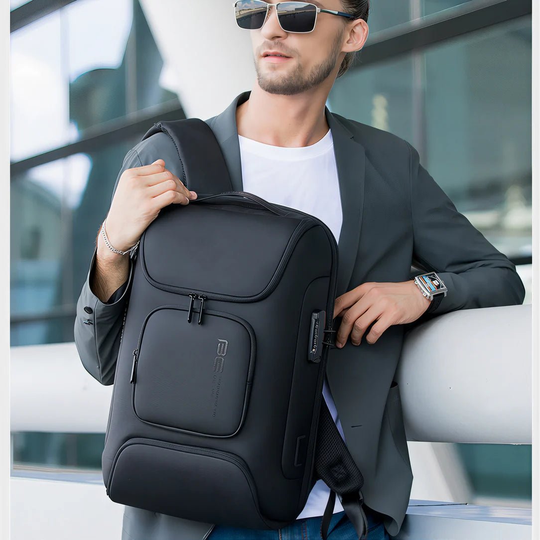 Sac à dos multipoches antivol IronPack noir avec compartiments zippés et serrure intégrée