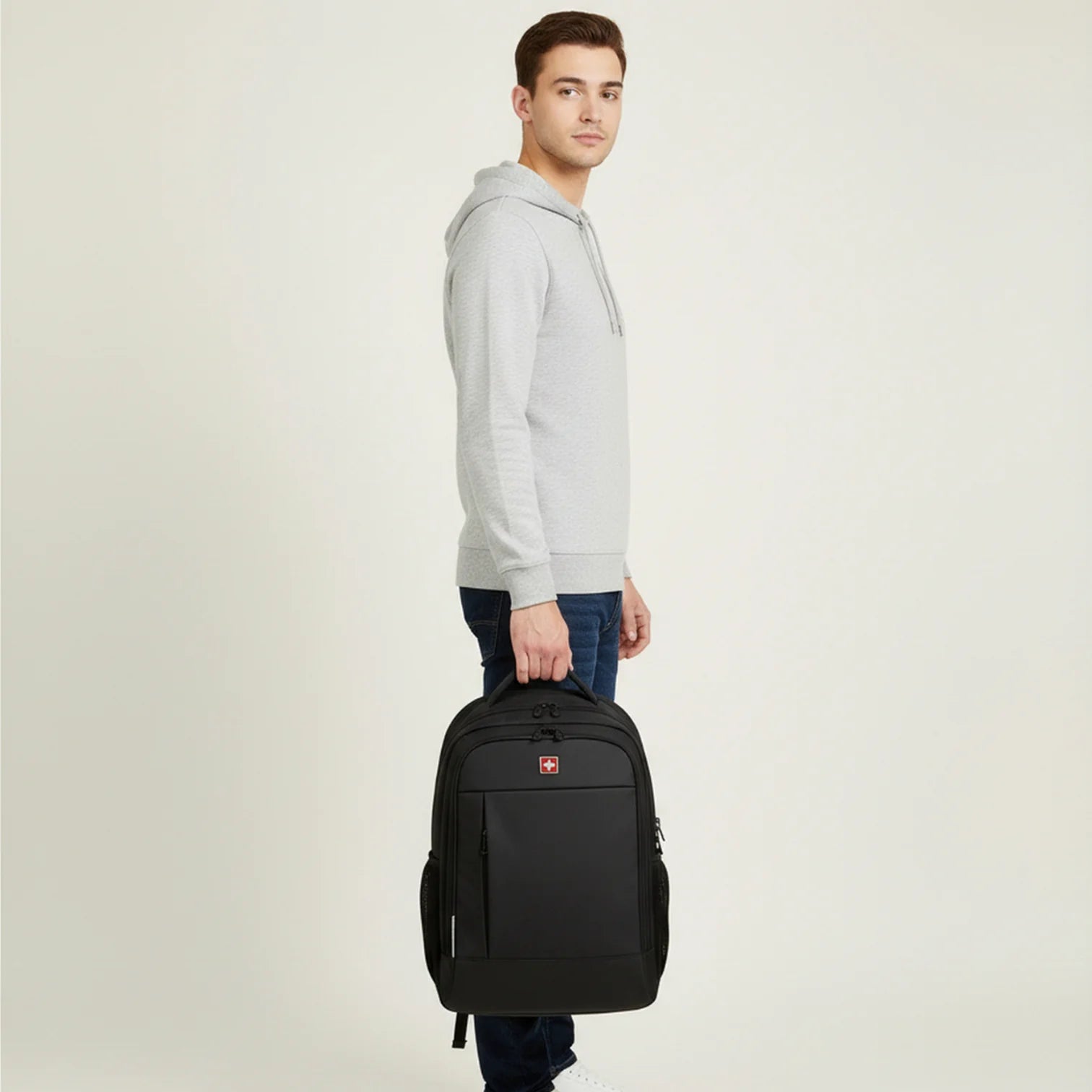Sac à dos noir Xerion homme avec croix suisse rouge et multiples compartiments zipés