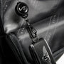 Clé de voiture noire attachée à un porte-clés rétractable sur le Sac à dos Orion 17 pouces