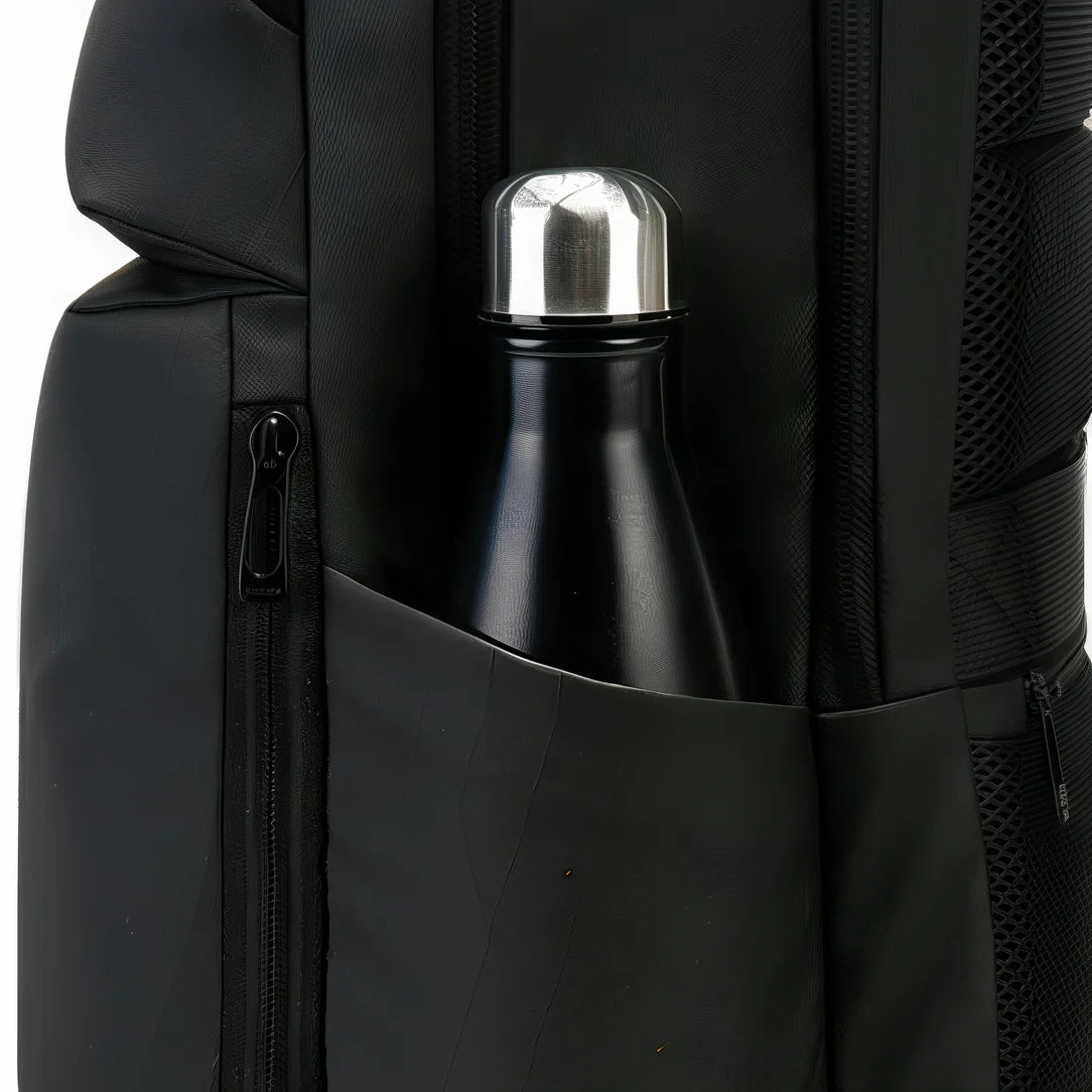 Water bottle noire dans la poche latérale du Sac à dos ordinateur de ville BG121