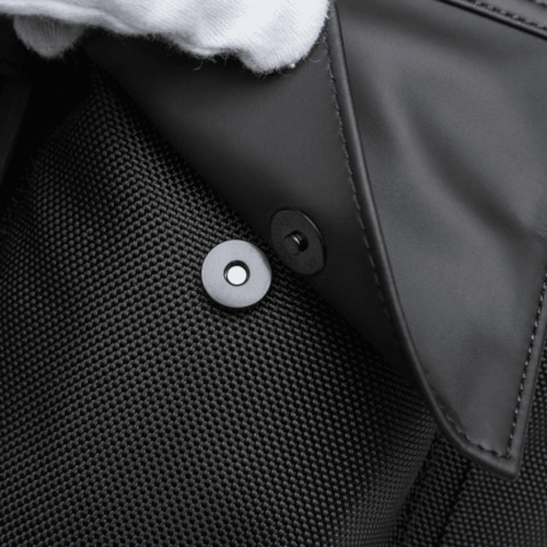 Fermetures à pression magnétiques sur tissu texturé noir et faux cuir pour Sac à dos ordinateur homme